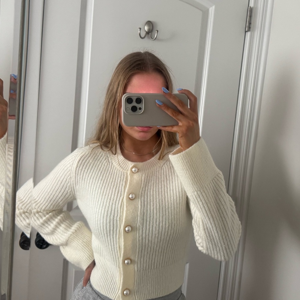 Abercrombie & Fitch Cream Ribbed Knit Cardigan